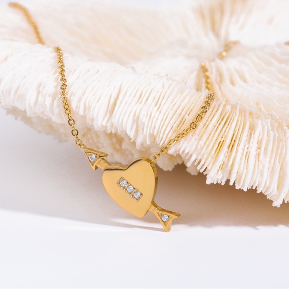 Heart And Arrow Necklace (Black Friday) - Picture 2 of 5
